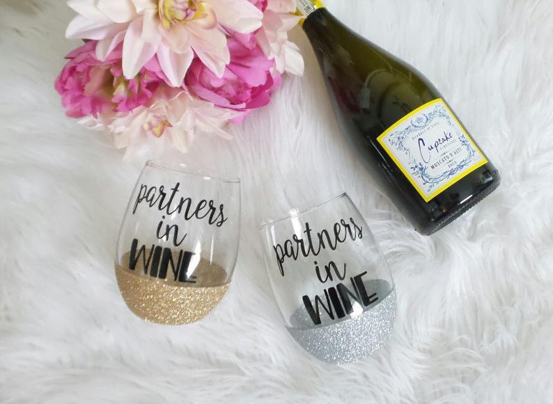 20 oz. Personalized Glitter Wine Sip Back & Relax – Velle Crafts